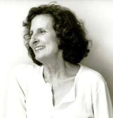 https://upload.wikimedia.org/wikipedia/en/b/b2/Trisha_Brown.jpg