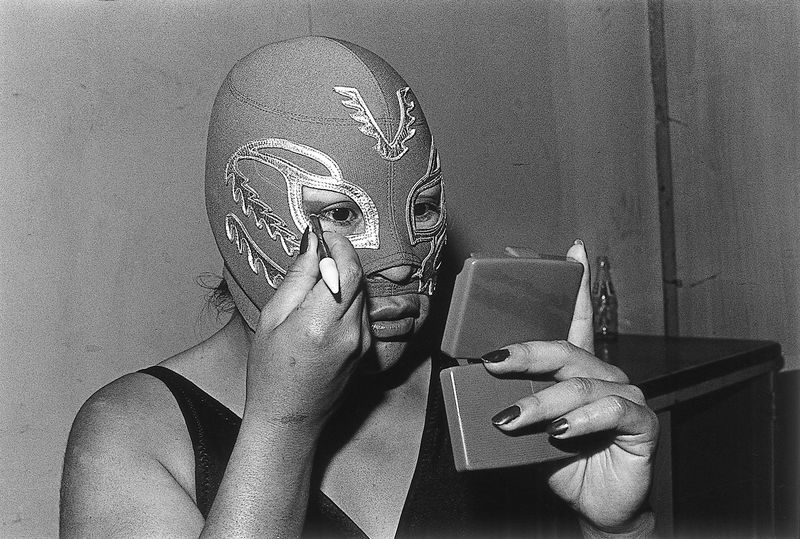 La Venus, from the series La doble lucha (The double struggle), by Lourdes Grobet, 1981–2005