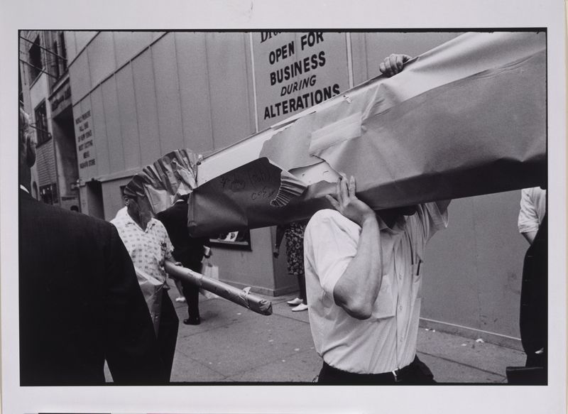 Garry Winogrand, Open for Business During Alterations, 1966