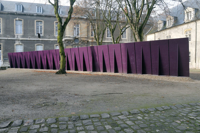 Deep Purple, by Tom Burr, installation view at FRAC Champagne Ardenne, 2000