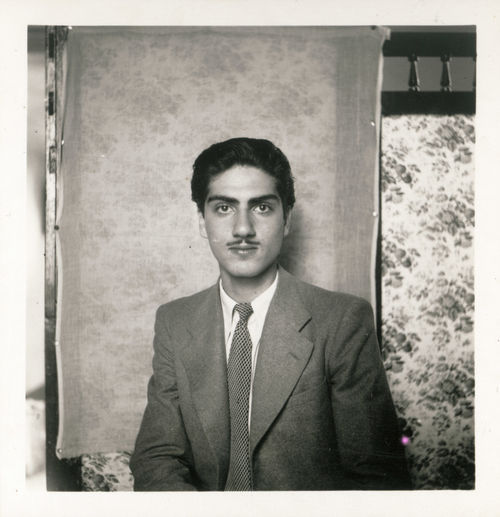 Photo of artist Van Leo