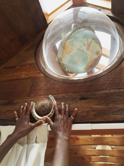 View of a globe and horseshoe inside a mobile studio