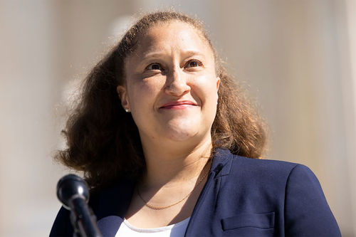 Head shot of Leah Aden