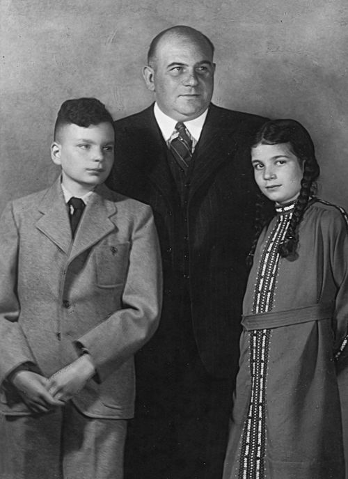 Fred Grunwald with his children, Ernest and Lotte