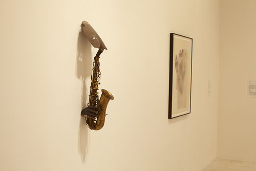 David Hammons, "Bird," 1973 and "Untitled," 1969. Installation view at MoMA PS1, Long Island City, NY