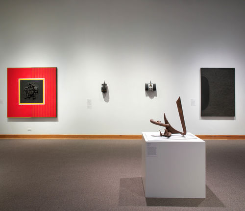 Foreground: Mark di Suvero, "Untitled," 1965; background, from left to right: Daniel LaRue Johnson, "Big Red," 1964, Ron Miyashiro, "Concord #10," 1963 and "Concord #12," 1963–64, and Virginia Jaramillo, "Structure Nine," 1965. Installation view at Williams College Museum of Art, Williamstown, MA