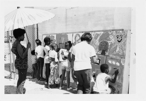 Senga Nengudi supervising a mural in Watts, 1960s