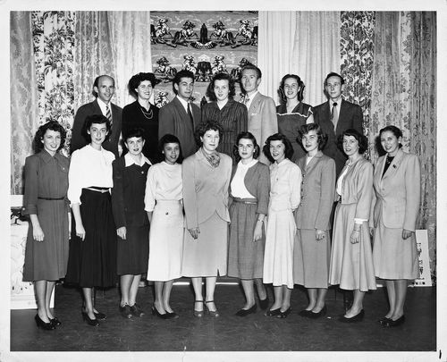 Group photograph of Betye Saar's UCLA design class, August 1948. Saar is fourth from left, bottom row