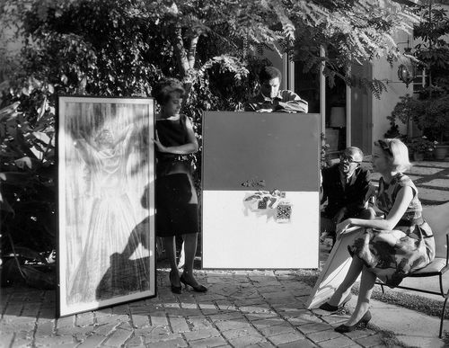 From left to right: Betye Saar, Daniel LaRue Johnson, Charles White, and actress Diana Lynn at the "Negro and Creative Arts Exhibit" at the Los Angeles home of Diana Lynn, organized by Beata Inaya, August 12, 1962