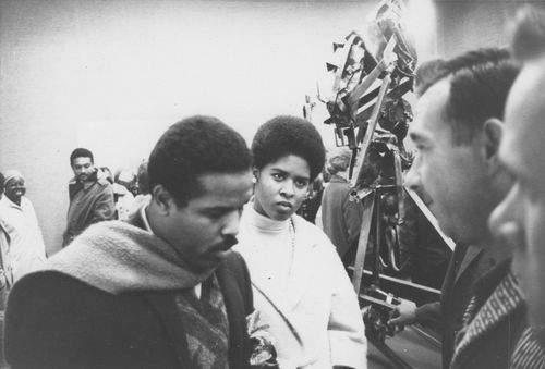 Melvin Edwards with his sister Anne Talltree at the opening of his solo exhibition at the Santa Barbara Museum of Art in 1965. Ruth Waddy and Daniel LaRue Johnson are in the background at left, and Edwards's "The Lifted X," 1965, is in the background at right