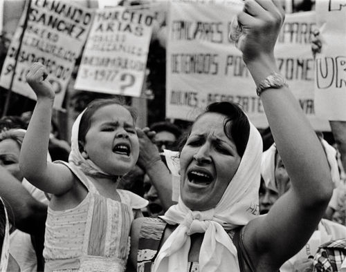 Mother and daughter protest with Madres de la Plaza de Mayo, 1982