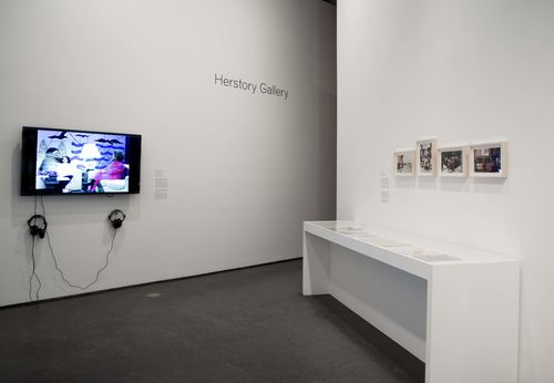 Feminisms gallery. From left to right: Polvo de Gallina Negra, A brazo partido (Tooth and nail), 1984, and Mónica Mayer, El tendedero (The Clothesline), 1979. Installation view at Brooklyn Museum, New York
