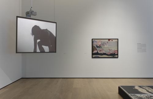 Body Landscape gallery. From left to right: Silvia Gruner, Arena (Sand), 1986, and Delfina Bernal, Paisaje de mar en cuerda (Seascape in rope), 1966. Installation view at the Hammer Museum, Los Angeles