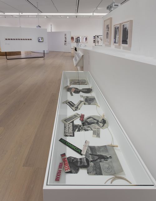 Foreground, in vitrine: Neide Sá, A Corda (The rope), 1967. Installation view at the Hammer Museum, Los Angeles