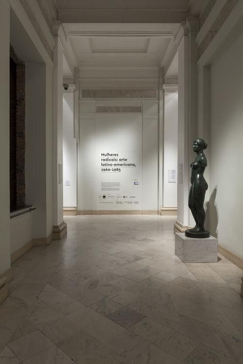 Exhibition entryway sign. Installation view at Pinacoteca de São Paulo
