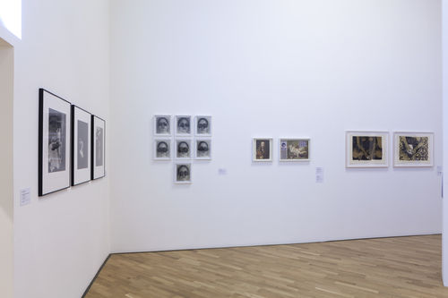 Autorretrato (Self-Portrait) gallery. Back wall, from left to right:  Rosa Navarro, Nacer y morir de una rosa (Birth and death of a rose), 1982, Maria Eugenia Chellet, En las manos del maestro (In the hands of the master), 1980, and Dulces dieciséis (Sweet sixteen), 1981, and Liliane Dardot, Ritual, 1981, and O risco do bordado (The Risk of Needlework), 1981. Installation view at Pinacoteca de São Paulo

