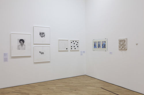 Mapeando o corpo (Mapping the Body) gallery. From left to right: Liliana Porter, three untitled photographs, Anna Maria Maiolino, two works from the series Mapas Mentais (Mental Maps), 1971–73, Lygia Clark, O eu e o tu: Roupa-corpo-roupa (The I and the you: Cloth-body-cloth), 1967, and Amelia Toledo, Sorriso do menina (Girl's Smile), 1976, and As paredes tem ouvidos (The walls have ears), 1975. Installation view at Pinacoteca de São Paulo
