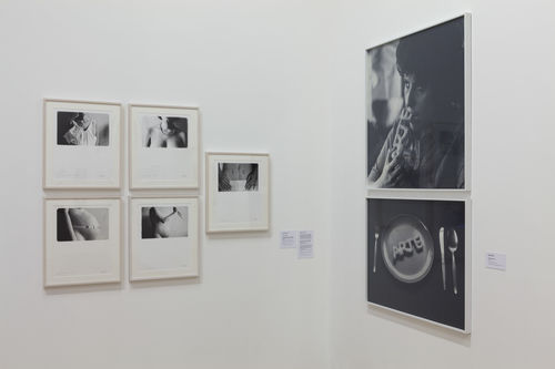 O poder das palavras (The Power of Words) gallery. From left to right: Marta María Pérez, five photographs from the series Para concebir (To conceive), 1985–86, and Regina Silveira, Biscoito Arte (Art Biscuit), 1976/1997. Installation view at Pinacoteca de São Paulo
