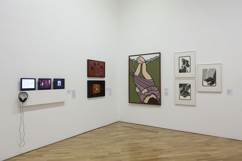 Resistência e medo (Resistance and Fear) gallery. From left to right:  Nelbia Romero, Sal-si-puedes (Get out if you can), 1985, Iole de Freitas, Glass Pieces, Life Slices, 1976, and four works by Sonia Gutiérrez. Installation view at Pinacoteca de São Paulo

