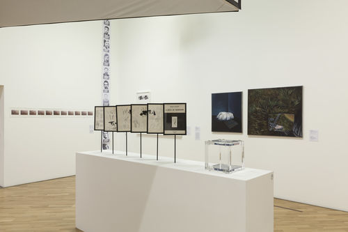 Resistência e medo (Resistance and Fear) gallery. Foreground, on pedestal, from left to right: Regina Silveira, A Arte de Desenhar (The Art of Drawing), 1982, and Margarita Paksa, Silencio II (Silence II), 1967. Installation view at Pinacoteca de São Paulo
