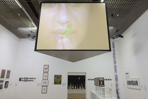 Resistência e medo (Resistance and Fear) gallery. Projected above: Gloria Camiruaga, Popsicles, 1982/1984. Installation view at Pinacoteca de São Paulo
