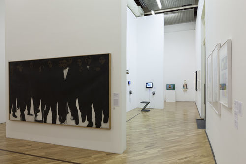 Lugares sociais (Social Places) gallery. Forground, at left: Gracia Barrios, América no invoco tu nombre en vano (America, I don’t take your name in vain), 1970. Installation view at Pinacoteca de São Paulo
