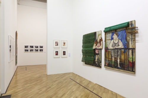 Lugares sociais (Social Places) gallery. On wall, from left to right: Isabel Castro, four photos from the series Women under Fire, 1980, and Marcia Schvartz, Les veines/Las vecinas (The Neighbors), 1980. Installation view at Pinacoteca de São Paulo

