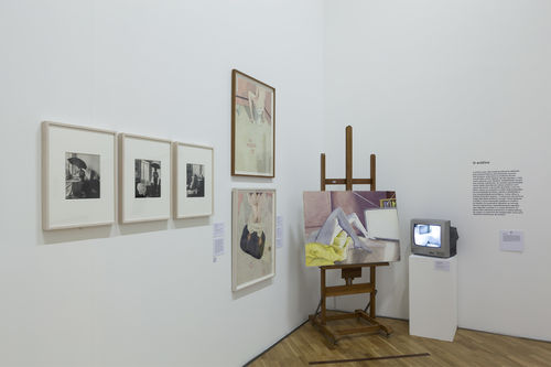 O erótico (The Erotic)/Performance do corpo (Performing the Body) gallery. From left to right: Kati Horna, three untitled photographs from the series Oda a la necrofilia (Ode to necrophilia), 1962, Karen Lamassonne, two works from the series Baños (Bathrooms), and Ruido (Noise), 1984. Installation view at Pinacoteca de São Paulo

