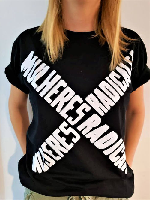 Black Mulheres Radicais/Mujeres Radicales t-shirt. Pinacoteca de São Paulo