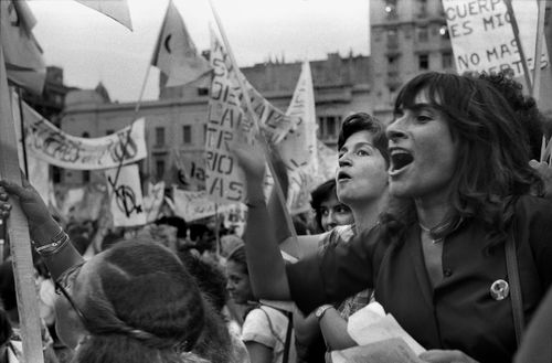 Fig. 3a. Alicia d’Amico, 8 de marzo de 1984 (March 8, 1984), 1984 (Marta Miguelez [right])