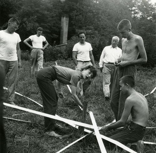 Elaine de Kooning (center), R. Buckminster Fuller, Ray Johnson, Albert Lanier, and others with the Supine Dome, 1948.