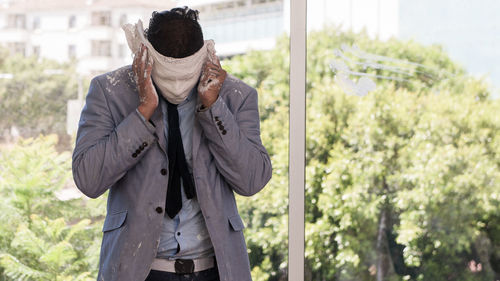 Rafa Esparza, mas caras y mas gestos, 2016. Performance documentation July 8, 2016 as part of Made in L.A. 2016 at the Hammer Museum, Los Angeles. Photo: Barbara Katz.