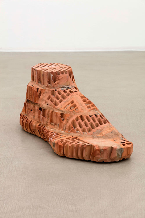 Judith Hopf, Brick–Foot, 2016. 
