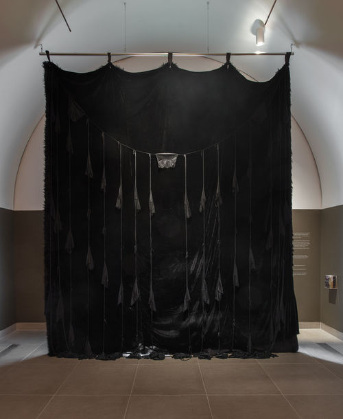 Hammer Projects: Kevin Beasley, installation view, Hammer Museum, Los Angeles, January 21 – April 23, 2017. Photo: Brian Forrest.