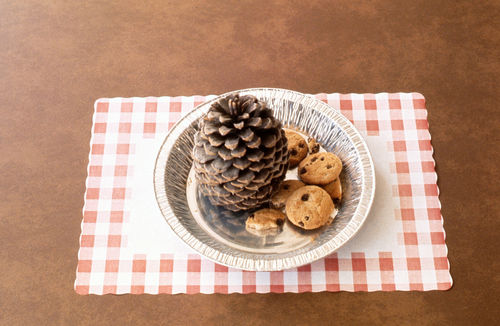 Allen Ruppersberg, Meals from Al’s Café, 1969. Mix media, aluminum pie tins, paper placemats. Courtesy the artist; photos: Gary Krueger; digital scan: Augusta Wood.
