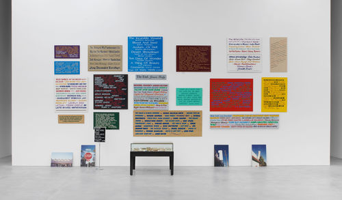 Allen Ruppersberg, Good Dreams, Bad Dreams (What Was Sub-Literature?), 1996. Mixed-media installation with nineteen hand-painted signs, stanchion sign, four color photographs, forty books from the artist’s collection. Collection Aïshti Foundation, Beirut; Installation view of the exhibition Good Dreams, Bad Dreams,: American Mythologies; photo: Guillaume Ziccarelli.