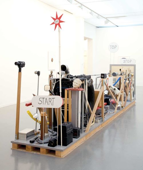 Jimmie Durham, Something...Perhaps a Fugue or an Elegy, 2005.