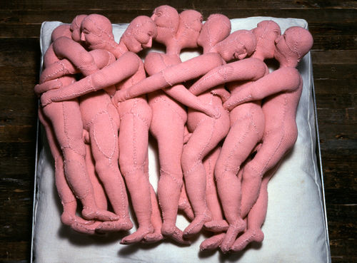 Louise Bourgeois, SEVEN IN BED, 2001
