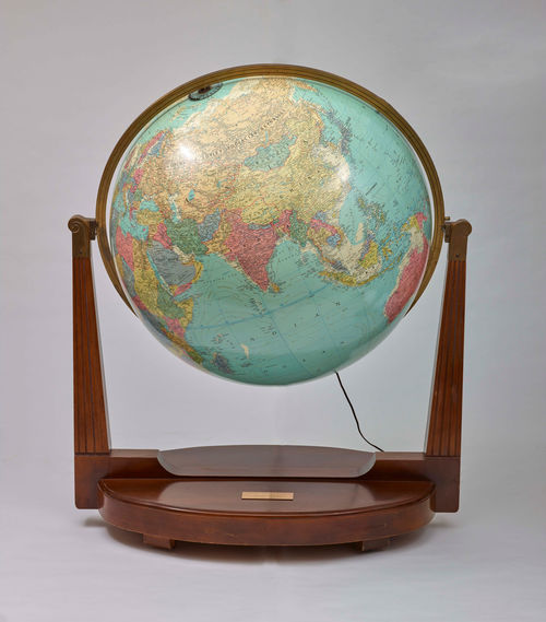 Lot 34. Replogle Thirty-two-inch
Library Globe, The White House Years
of Robert S. McNamara, Sotheby’s
New York, 2012, 2012