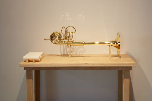 Jeanine Oleson, Auri-horn, 2014. Polished brass with five resin inserts. 40 × 12 × 9 in. (101.6 × 30.5 × 22.9 cm). Image courtesy of the artist. Photo: Jesse Untracht-Oakner.