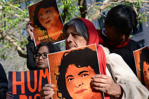 A vigil for Berta Cáceres held on April 5, 2016, outside of the buildings of the World Bank and the Organization of American States (OAS) in Washington, D.C.  Photo: Daniel Cima/CIDH.  