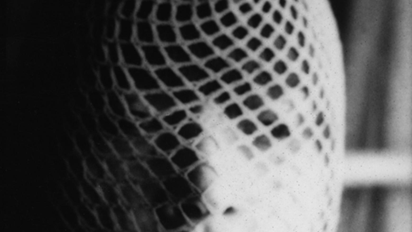 Cecilia Vicuña, Cabeza amarrada (Bound head), 1970.