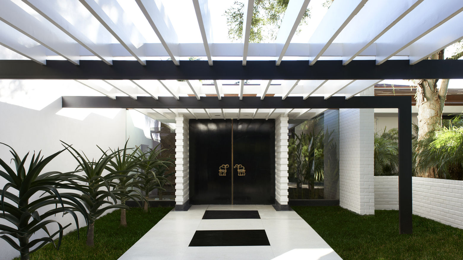 A. Quincy Jones: Building for Better Living: Hodge, Brooke