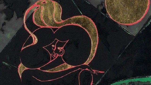 Two bodies drawn in gold hold each other and kiss in front of a dark mountain.