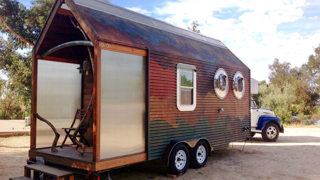 Exterior view of a dwelling on wheels
