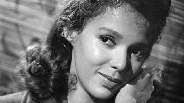 Close up glamour shot of the actress Dorothy Dandridge