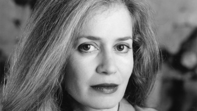 Black and white photo portrait of author Amy Hempel