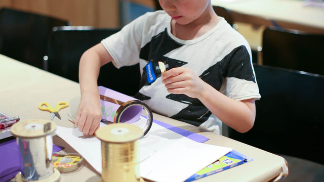 Kid in museum workshop