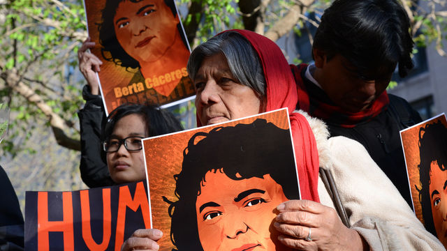 A vigil for Berta Cáceres held on April 5, 2016, outside of the buildings of the World Bank and the Organization of American States (OAS) in Washington, D.C.  Photo: Daniel Cima/CIDH.  