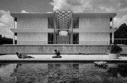 Black and white photo of a building by architect Minoru Yamasaki